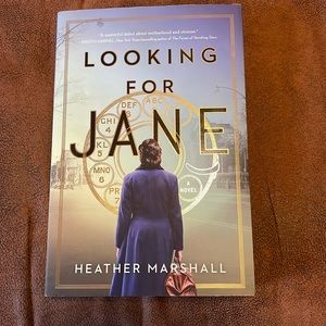 Like NEW Great 387 Page Read .